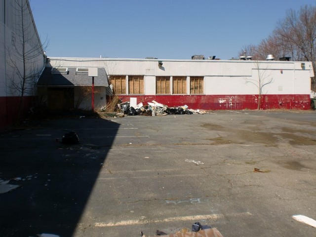 J.T.'s Skate Zone (Exterior)
